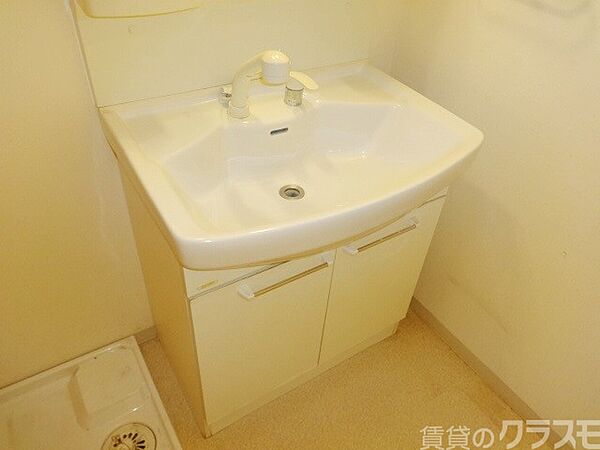 画像15:洗面所の横には洗濯機置き場がございます♪