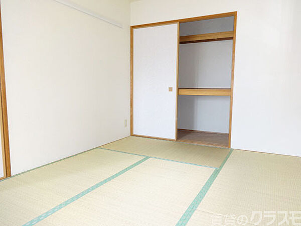 画像18:リビングに面した和室です☆畳がとてもいい香りですよ♪