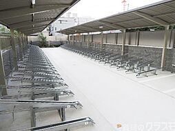 まるでパドックのような駐輪場です♪