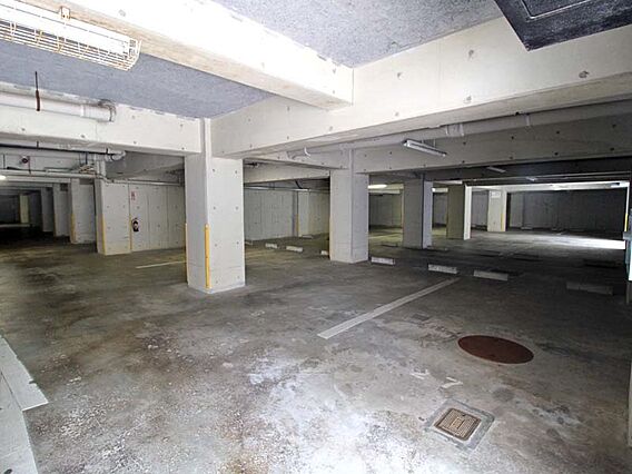 屋内駐車場