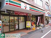 セブンイレブン新宿5丁目靖国通り店 303m