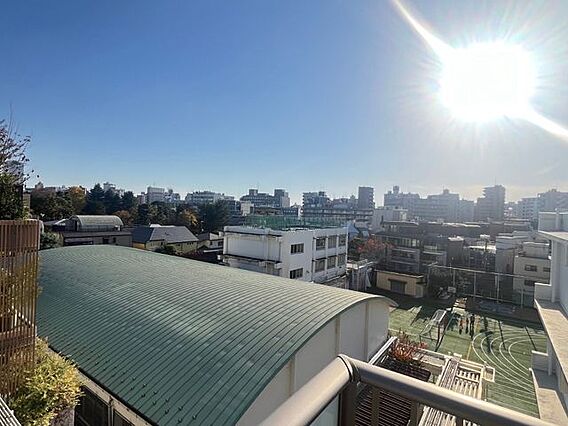 最上階、高台の...