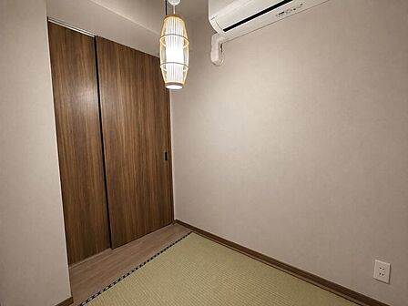 洋室(2.4帖)+クローゼット