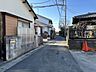 外観：閑静な住宅街です！お子様と手を繋いで並んで歩けるくらい広い前面道路です！ 