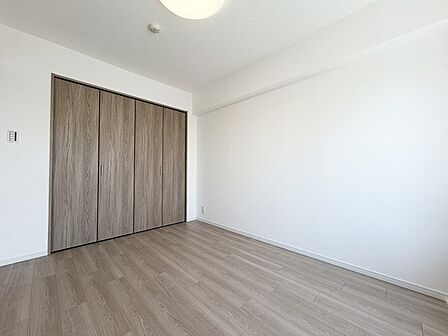 洋室は明るい空間となっています!子供部屋にも良さそうですね!