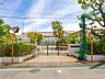 周辺：第六中学校（580m）