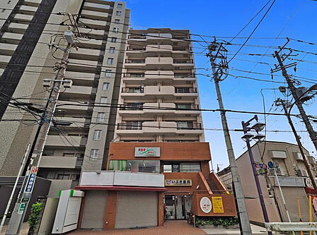 JR総武線「下総中山駅」徒歩3分という近さ。毎日の通勤・通学はもちろん、雨の日や夜遅い帰宅時も安心。京成本線「京成中山駅」も徒歩圏内で利用可能なため、2路線が使えて便利。