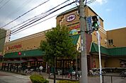 スーパーナショナル野里店 735m