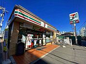 セブンイレブンJR塚本駅西店 381m