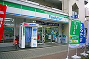 ファミリーマート淀川塚本店 280m