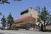 スーパーマルヤス南春日丘店 499m