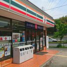 セブンイレブン千里万博公園西口店 431m