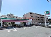 ローソンストア100摂津昭和園店 271m