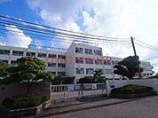 高槻市立五百住小学校 631m