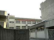 茨木市立東小学校 278m
