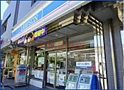 ローソン茨木阪大病院前店 555m