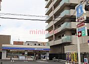 ローソンJR茨木東口店 138m