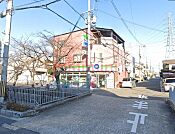 ファミリーマート藤原春日町店 169m