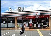 セブンイレブン茨木中穂積2丁目店 586m