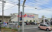 万代高槻春日店 680m
