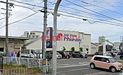 万代高槻春日店 824m