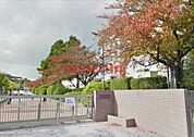 高槻市立第二中学校 302m