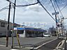 周辺：ローソン八尾東山本新町3丁目店(コンビニ)まで210m