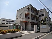 八尾市立志紀中学校(中学校)まで446m