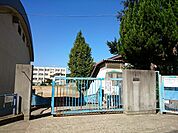 柏原市立堅下小学校(小学校)まで560m