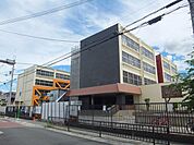 八尾市立刑部小学校(小学校)まで381m