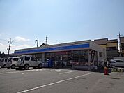 ローソン柏原石川町店(コンビニ)まで249m