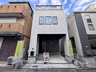 外観:建物完成!いつでもご見学可能です。車庫スペースもゆったりした限定1棟です。(令和8年10月撮影) 外観:建物完成!いつでもご見学可能です。車庫スペースもゆったりした限定1棟です。(令和8年10月撮影)