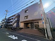 平成9年築、外観も綺麗です。/「富士見台駅」徒歩5分、駅近物件