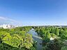 その他：目の前に井の頭池が広がり、視界を遮る建物が少ないため、伸びやかな景色が楽しめます。　条件が整えば富士山も望め、立地の良さを実感できる眺望です。