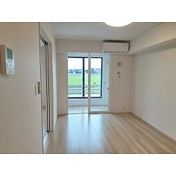 ヴィラージュS VII 102 1階1LDKのリビング/ダイニング