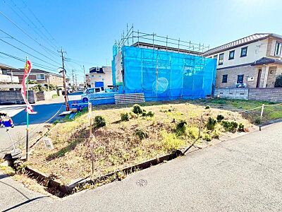 外観：角地で日当たりもポカポカ。