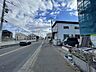外観：前面道路含む現地写真