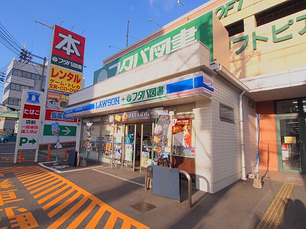 画像24:【コンビニエンスストア】ローソン フタバ図書海田店まで411ｍ