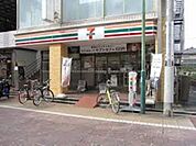 セブンイレブン京成大久保店 徒歩8分。 580m