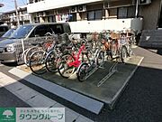 敷地内の屋根付駐輪場