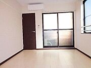 明るく広いお部屋です。