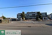 市役所 徒歩23分。 1840m