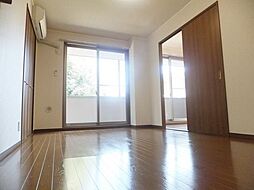 アンプルールフェールドリーミ 102 1階2DKのリビング/ダイニング