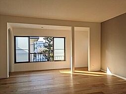 レジデンスファルコン 6LDKのリビング/ダイニング