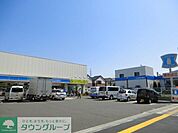 ローソン足立谷在家店 徒歩9分。コンビニ 710m