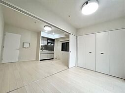 ラグジュアリーアパートメント三ノ輪 2階1LDKのリビング/ダイニング