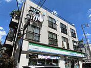 ファミリーマート新三河島駅前店 徒歩3分。コンビニ 230m
