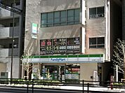 ファミリーマート 268m