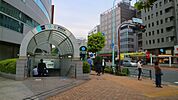 茅場町駅(東京メトロ 東西線) 徒歩4分。 310m