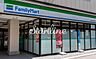 周辺：ファミリーマート小伝馬町大門通り店 徒歩2分。 140m